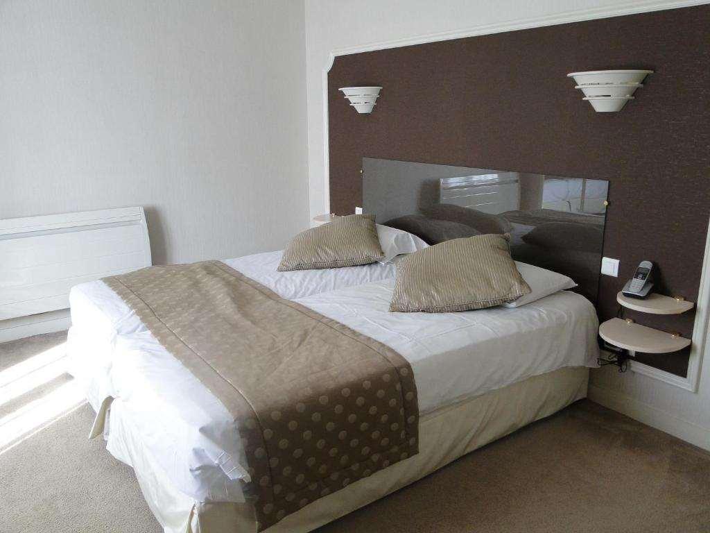 Logis Auberge Bienvenue Doué-la-Fontaine الغرفة الصورة